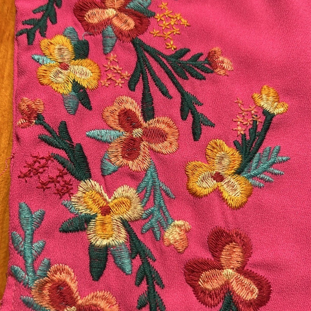 Andree by Unit Boho Pink Floral Embroidered V-Neck Peasant Blouse Short Sleeve - Picture 7 of 10
